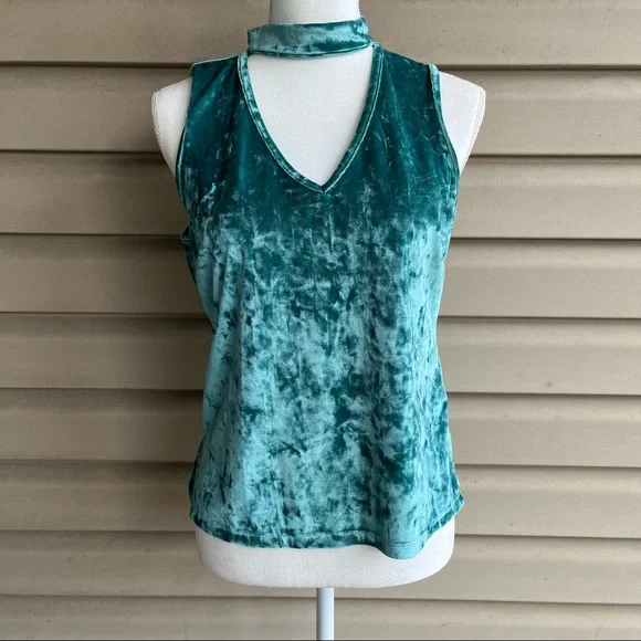 •Candie’s• Green Crushed Velvet Sleeveless Top - Size Medium - Picture 1 of 8
